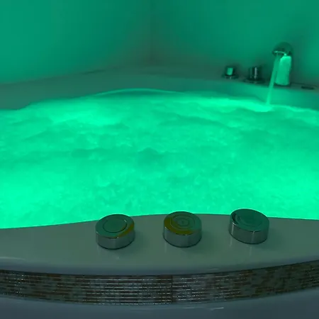 Relais Cocorico - Town House 4 Private Suites, Ac Cinema Gym & Sauna Apartman *