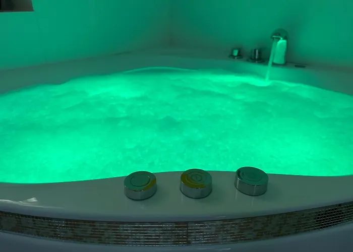 Relais Cocorico - Town House 4 Private Suites, Ac Cinema Gym & Sauna Apartment *